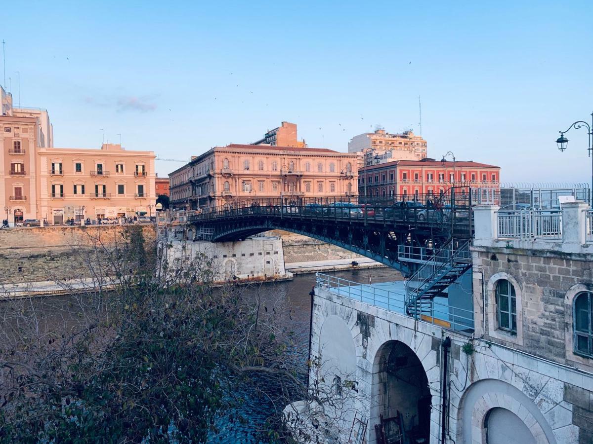 A due passi dal ponte Taranto Exterior foto